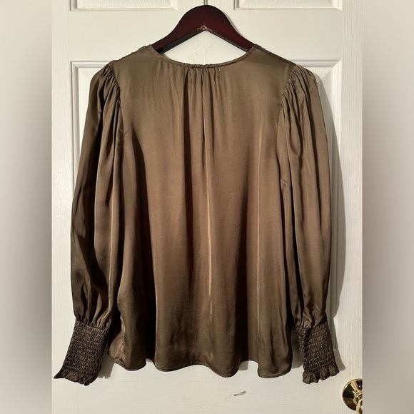 DEAR JOHN Amelia Ruched Long Sleeve Top Army Green (Cypress) SMALL Drawstring - Picture 3 of 9